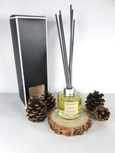 Load image into Gallery viewer, Lemongrass Scent Reed Diffuser 100ml with 6 High Quality Reeds in Gift Box LGD100 Harbourside Gifts
