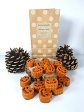 Load image into Gallery viewer, Spook Scent Halloween Wax Melts HSKWM Harbourside Gifts
