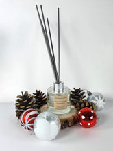 Load image into Gallery viewer, Winter Honeysuckle &amp; Elderflower Reed Diffuser 100ml with 6 High Quality Reeds in Gift Box WHEDIFF100 Harbourside Gifts
