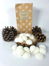 Load image into Gallery viewer, Winter Honeysuckle &amp; Elderflower Wax Melts Choice of Shapes Harbourside Gifts
